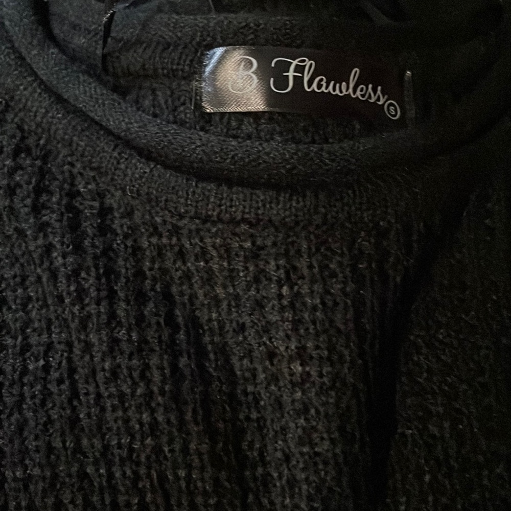 Long sleeve black waffle weave sweater closet must have staple!